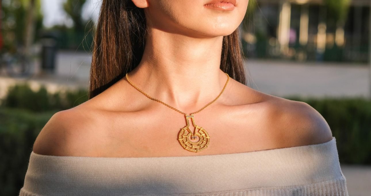 How to Choose Jewelry for Your Skin Tone: A Complete Style Guide